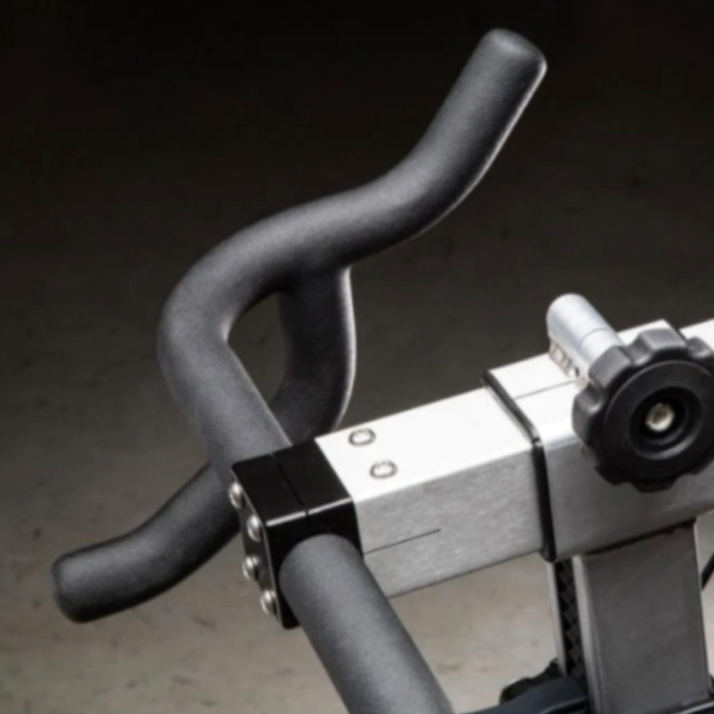 Air resistance exercise bike with freewheel clutch and belt drive - view 12