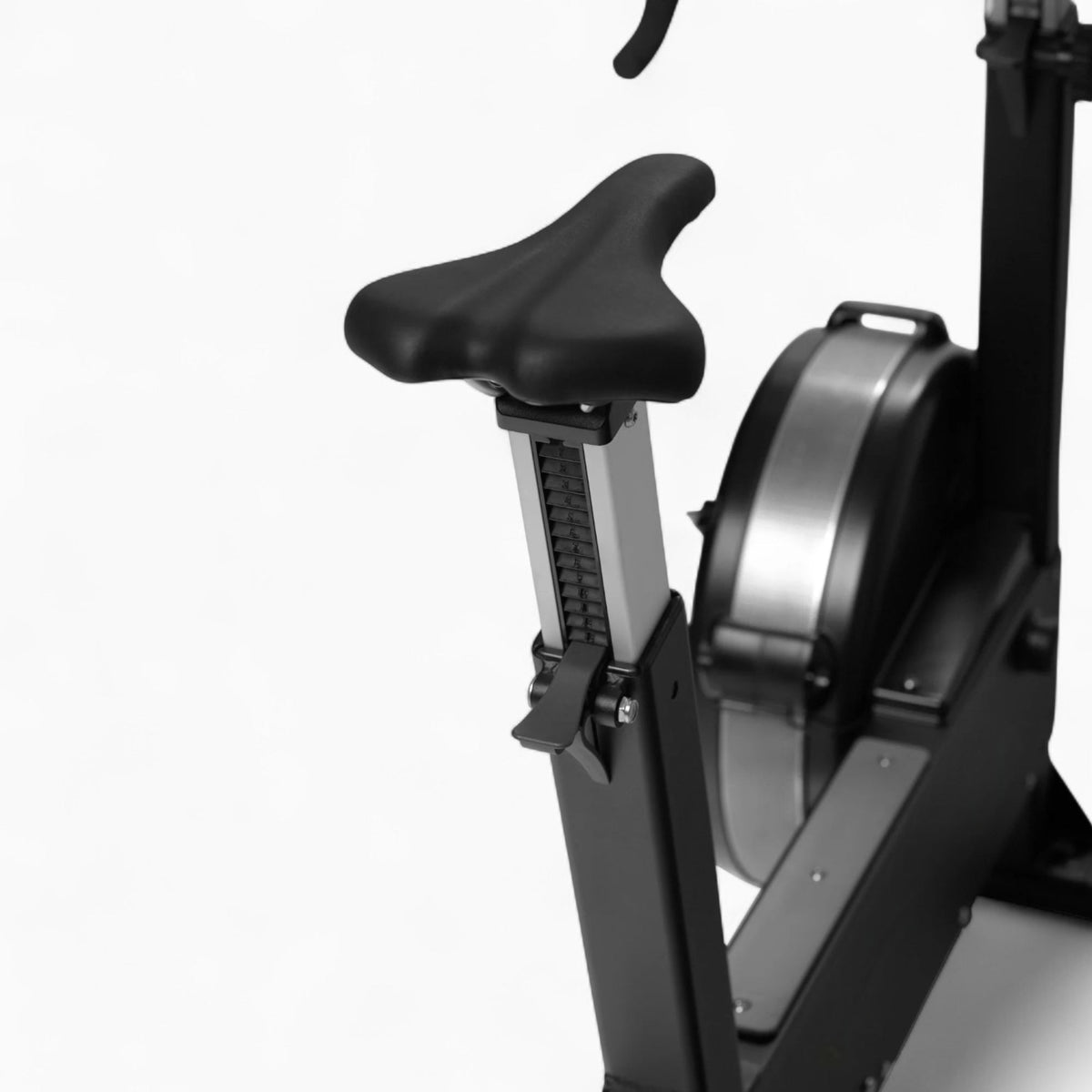 Air resistance exercise bike with freewheel clutch and belt drive - view 8