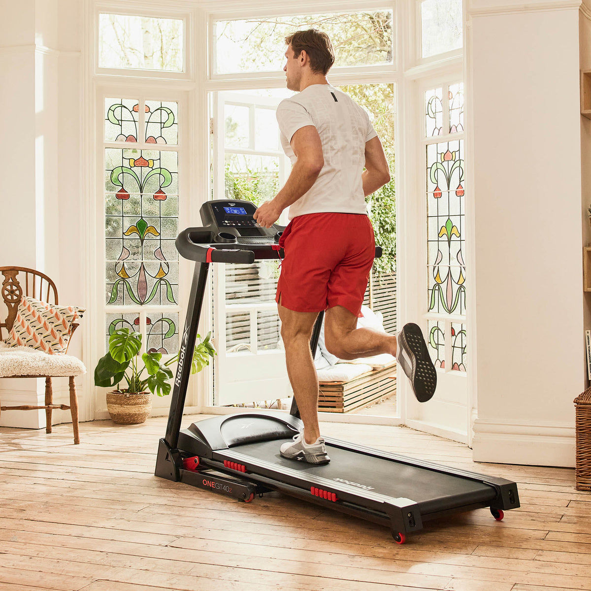 Folding treadmill with 2.0 HP motor, 18 km/h and 12-level incline - view 2