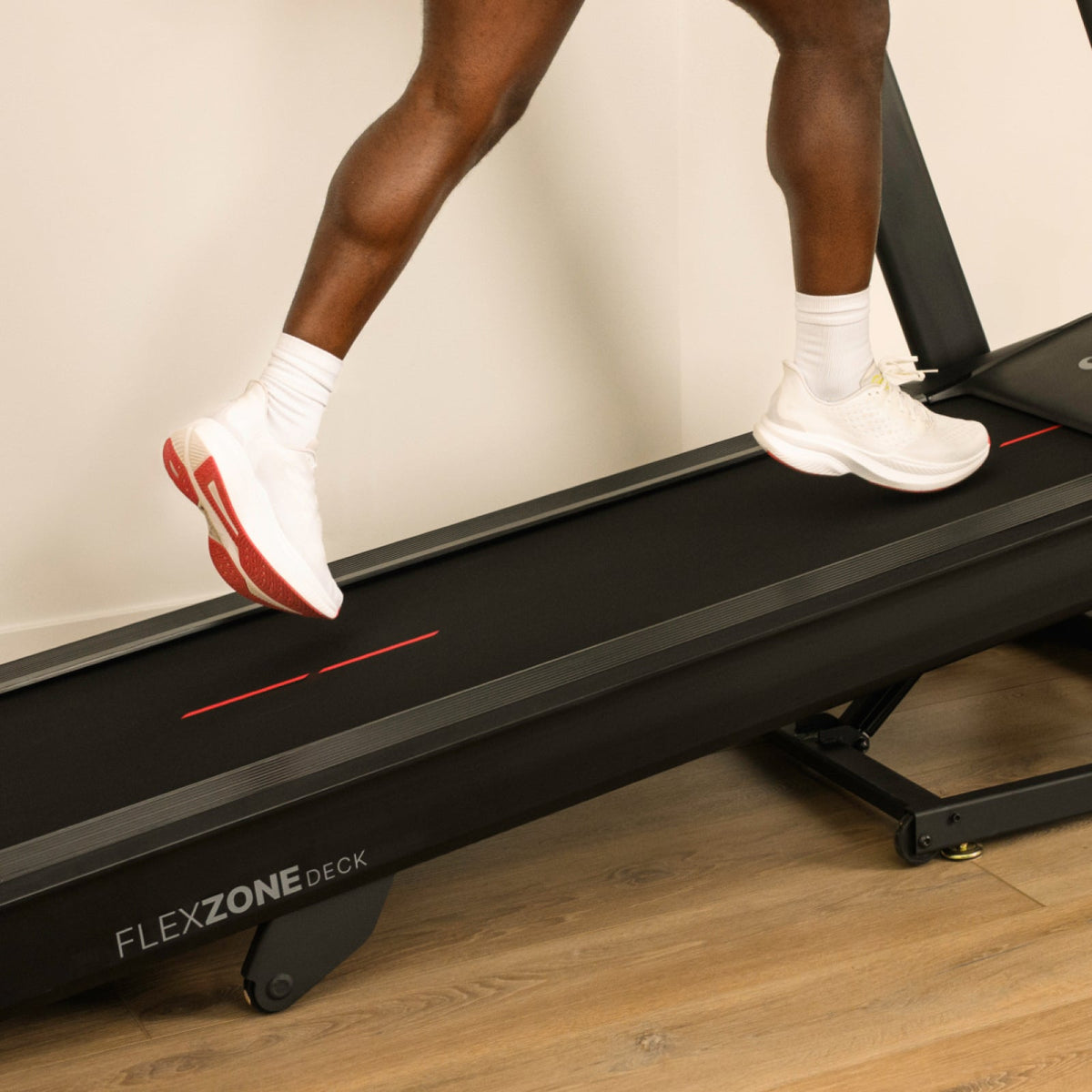 Folding treadmill with 20 km/h, 15% incline, speakers and fan - view 9