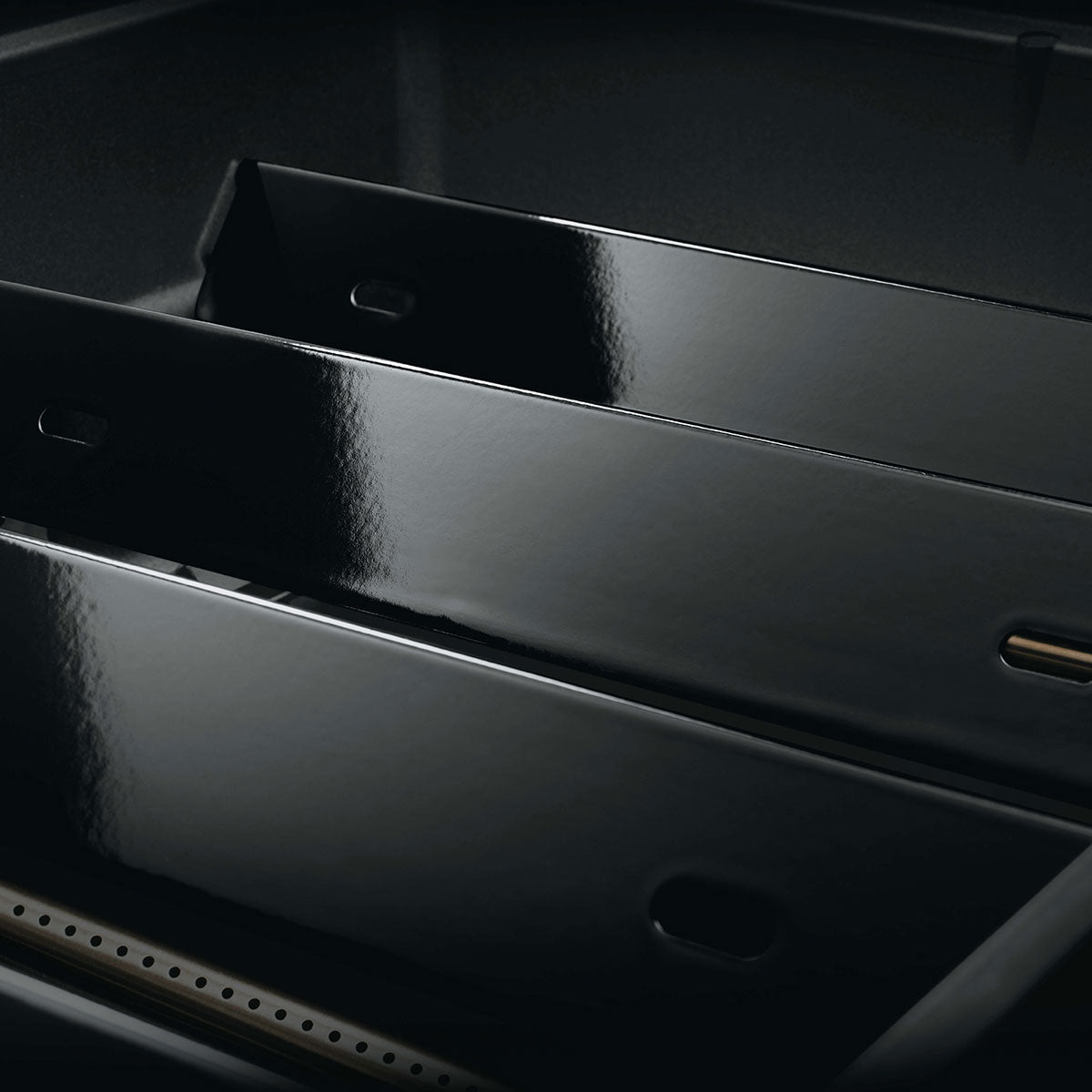 Four-Burner Gas Barbecue 38,000 BTU with Folding Side Shelves - Black - image 10