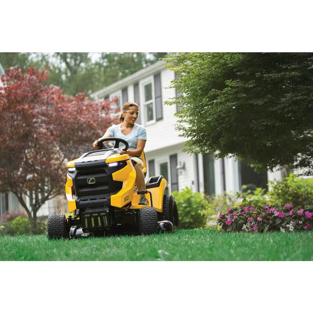Petrol Lawn Tractor 107 cm (42 in) Twin-Blade Deck 19.5 HP Hydrostatic - view 3