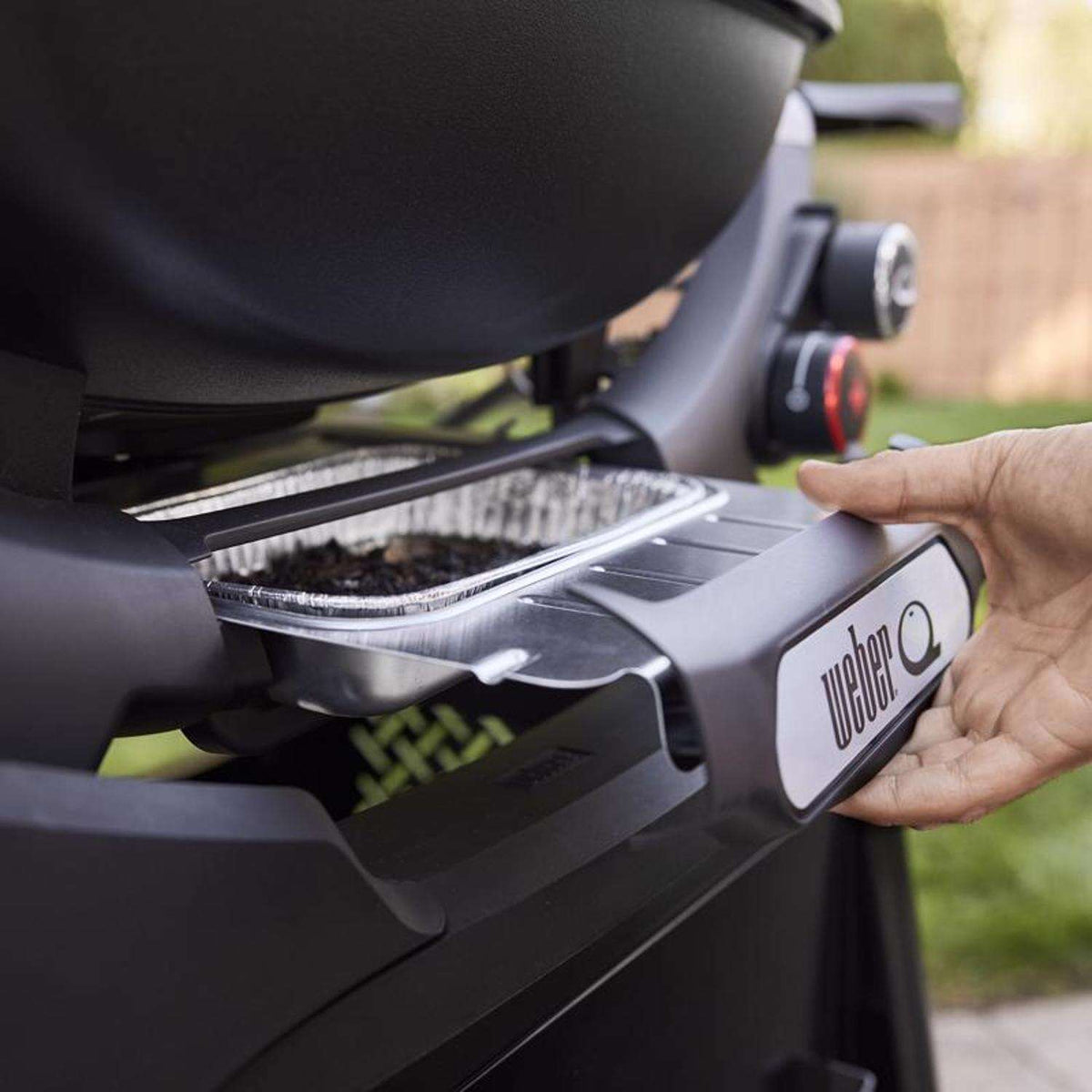 Portable Two-Burner Propane Gas Barbecue with Wheeled Cart 18,000 BTU - view 6