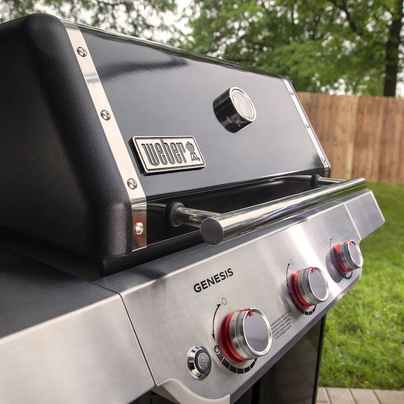 Three-burner gas barbecue with cast iron grates and warming rack - view 4