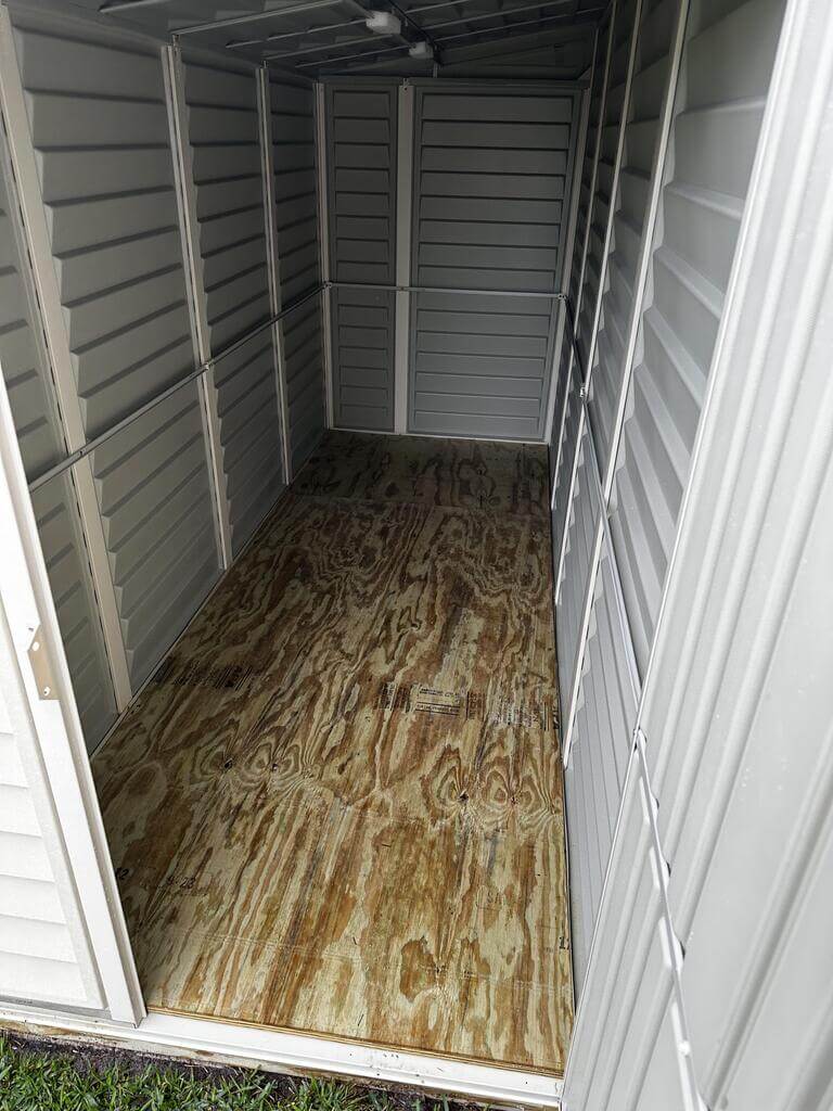 Vinyl Lean-To Shed 3.2 x 1.2 m (4 x 10 ft) Single Door - Ivory - image 4